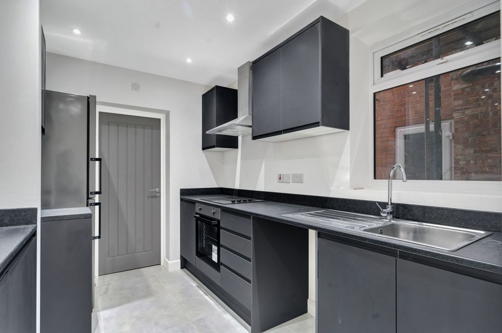 Property photo 3 of 18 Dsc00340