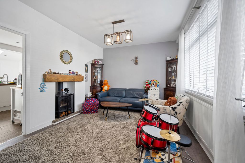 Property photo 3 of 33