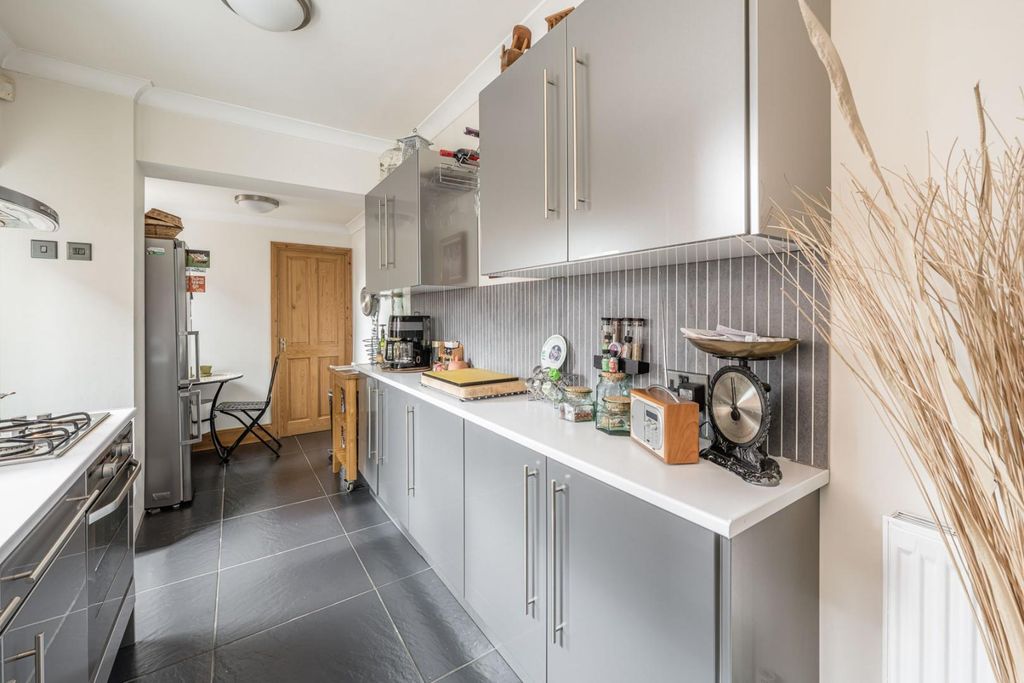 Property photo 3 of 17 Kitchen Breakfast Room 1