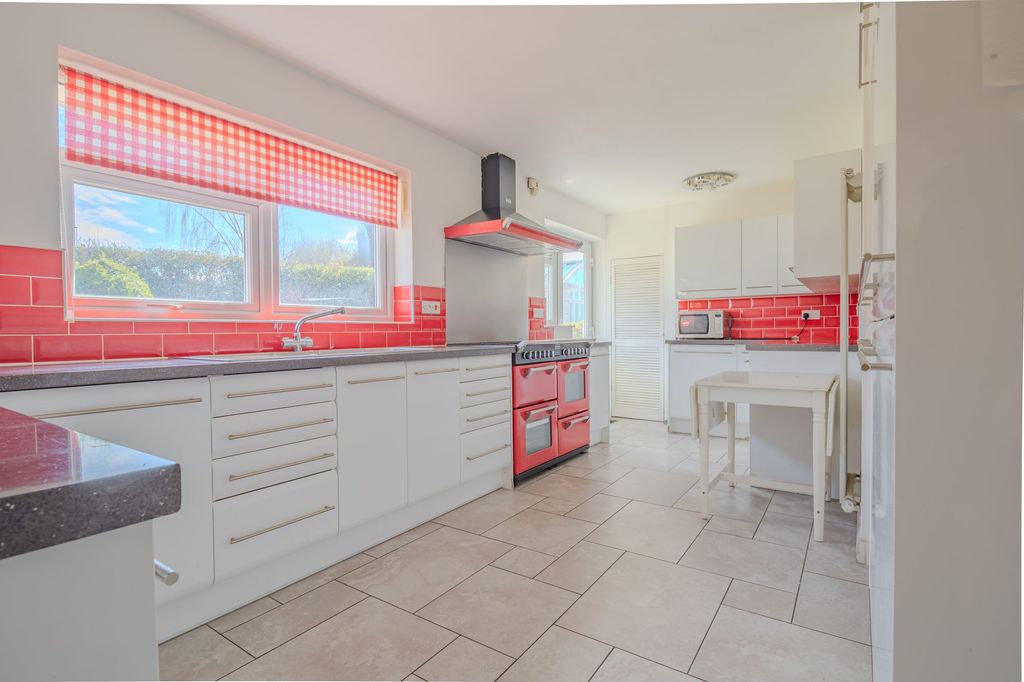 Property photo 2 of 24