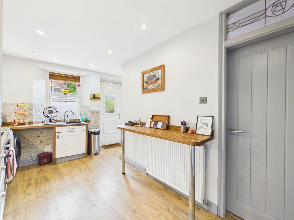 2 bed flat for saleWellgatehead, Lanark ML11 photo 5
