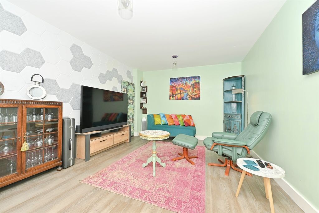 Property photo 2 of 21