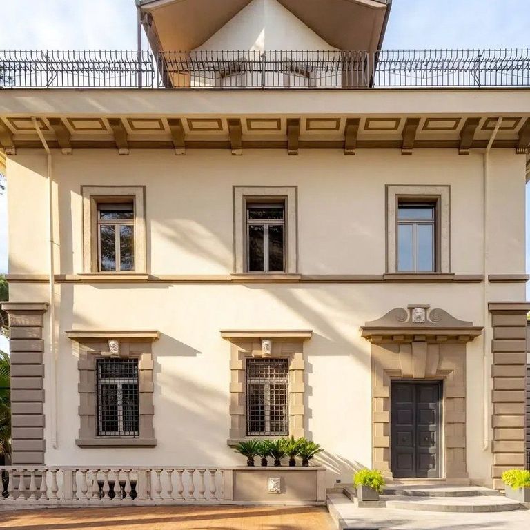 Property photo 1 of 17 Elegant Villa In Rome, Lazio's Capital City