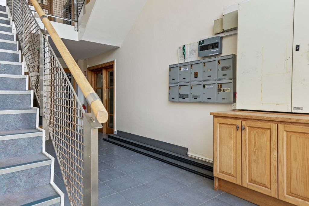 Property photo 3 of 32