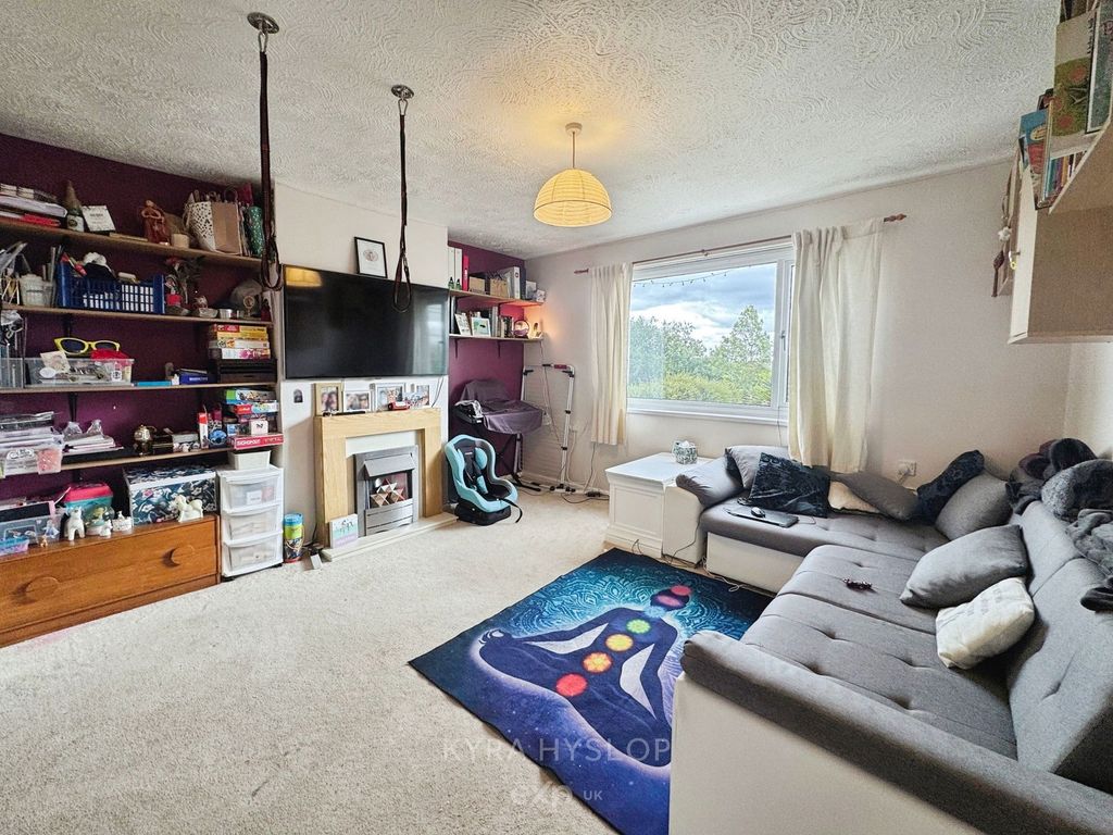 Property photo 3 of 8