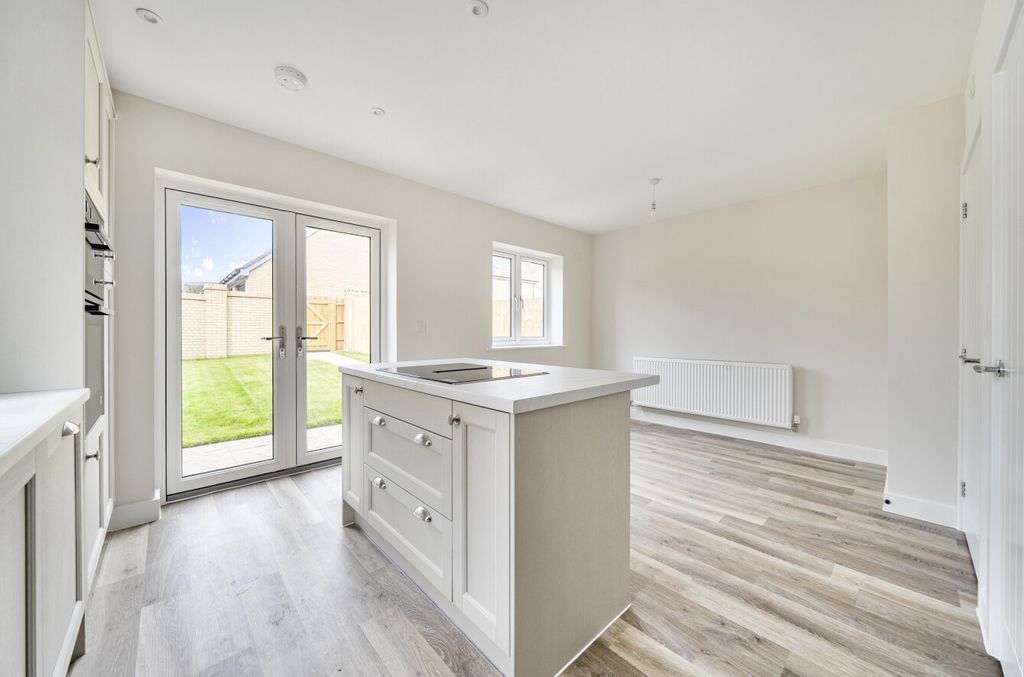 Property photo 2 of 12 1359825-22-68De51...