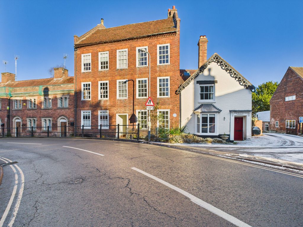 Property photo 1 of 23