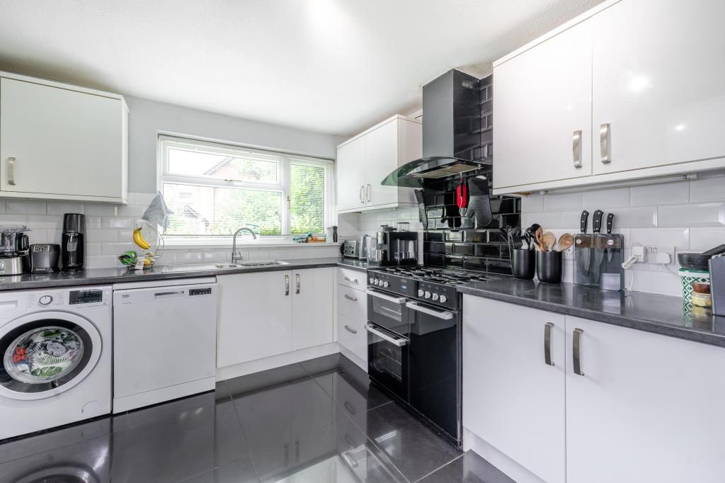 Property photo 3 of 18 Kitchen