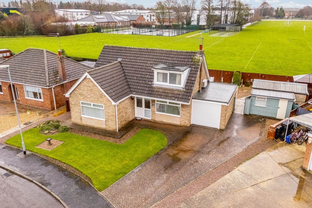 Property photo 1 of 27 14 Manor Drive (Holbeach)-1