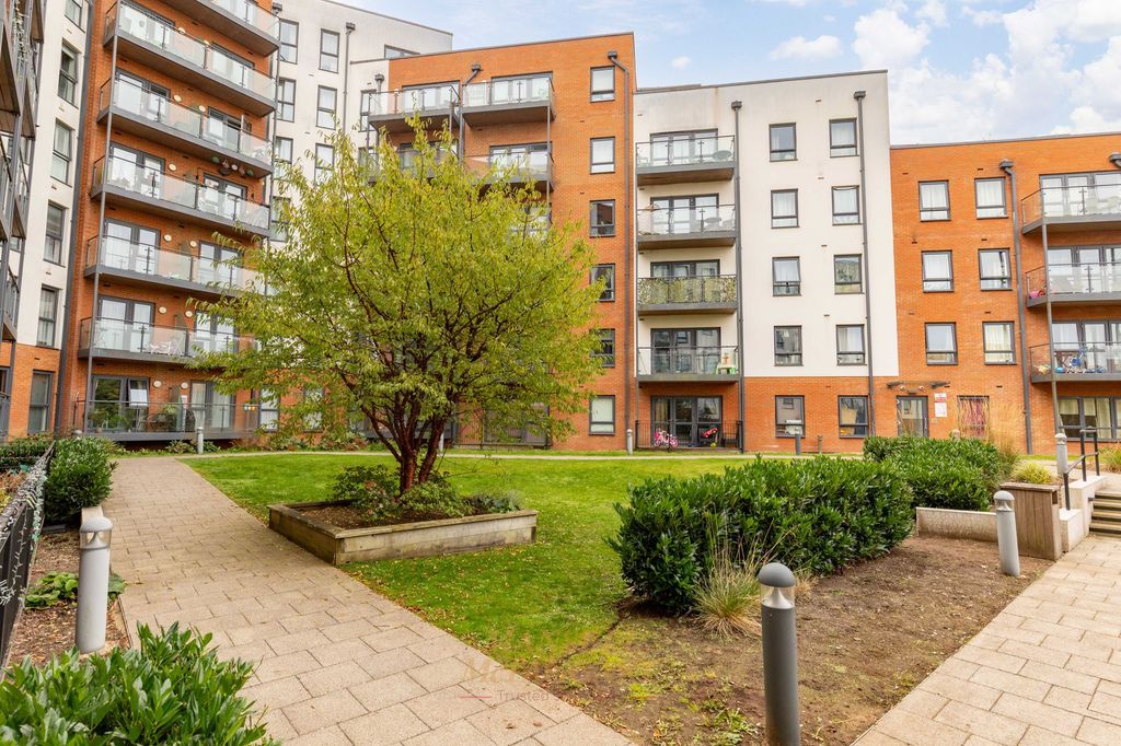 Property photo 2 of 23