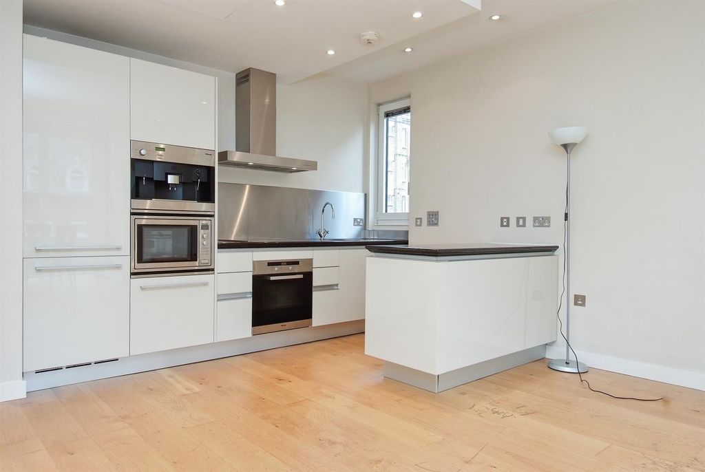 Property photo 2 of 11 Kitchen