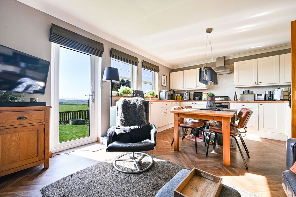 Property photo 3 of 20 Kitchen/Dining/Sitting