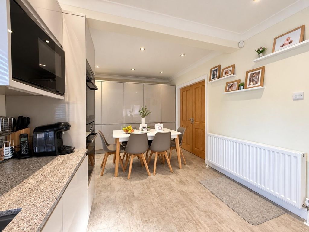Property photo 3 of 15 Kitchen Diner