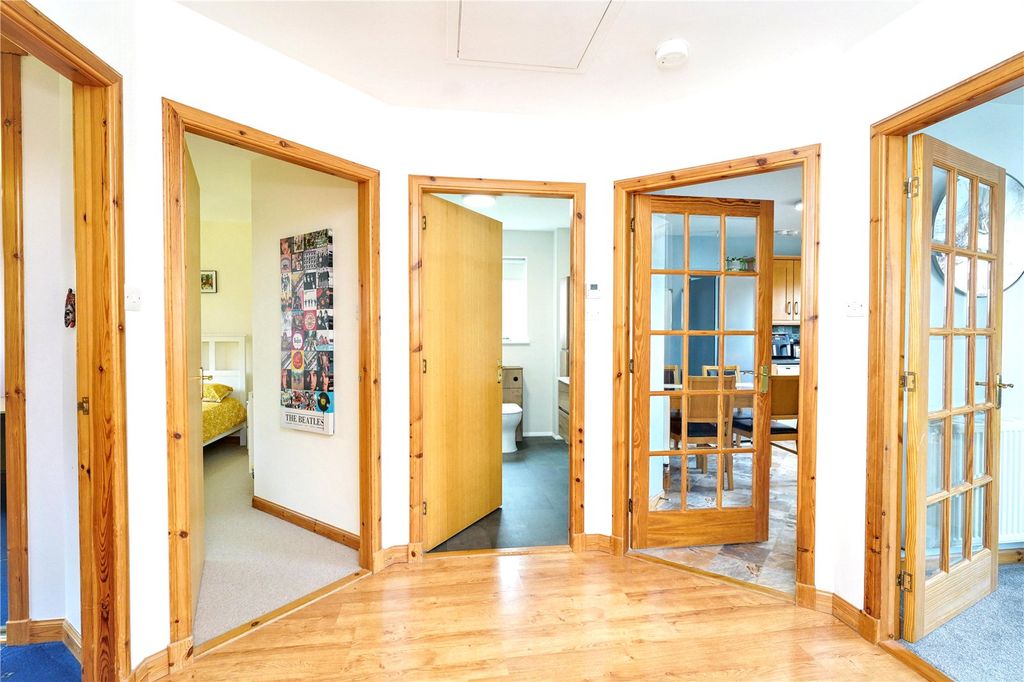 Property photo 3 of 20 Hall