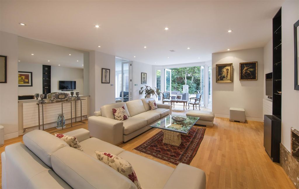 Property photo 2 of 12 Elm Tree Road,