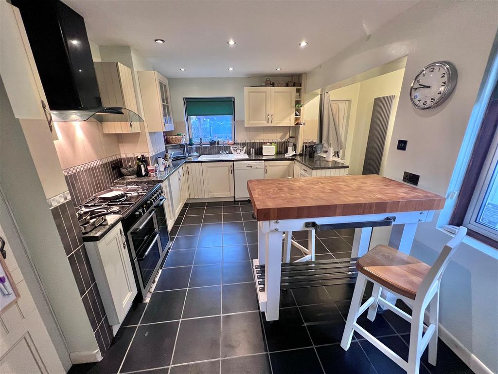 Property photo 1 of 19 Kitchen 1.Jpg