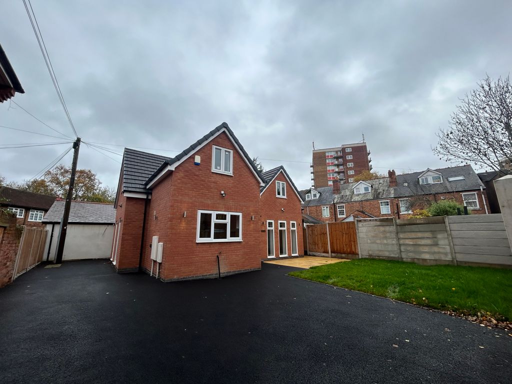 Property photo 2 of 14 Image