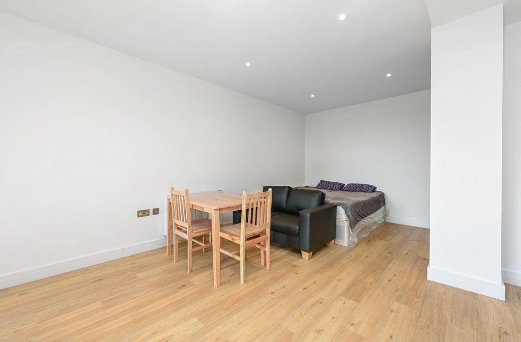 Property photo 3 of 7 27 Hillside Place (5).Jpg