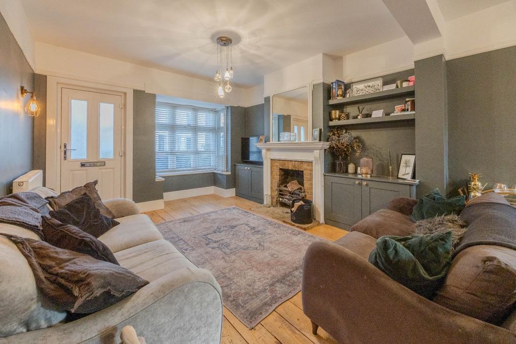 Property photo 2 of 26 Lounge