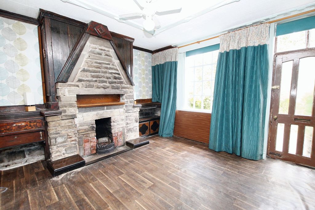 Property photo 2 of 12