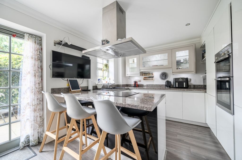 Property photo 3 of 26 1319689-6-6867F862A4728-Arw