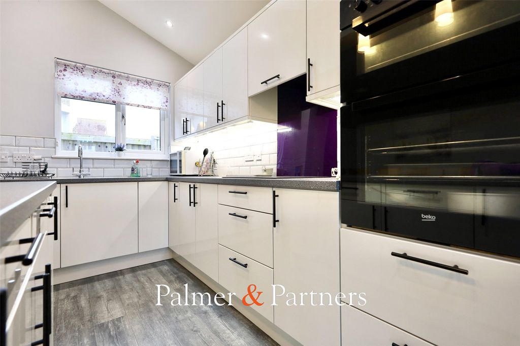 Property photo 2 of 17 Picture No. 11