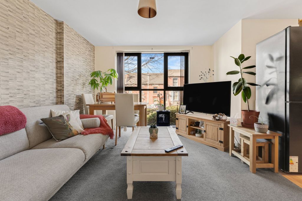 Property photo 2 of 21