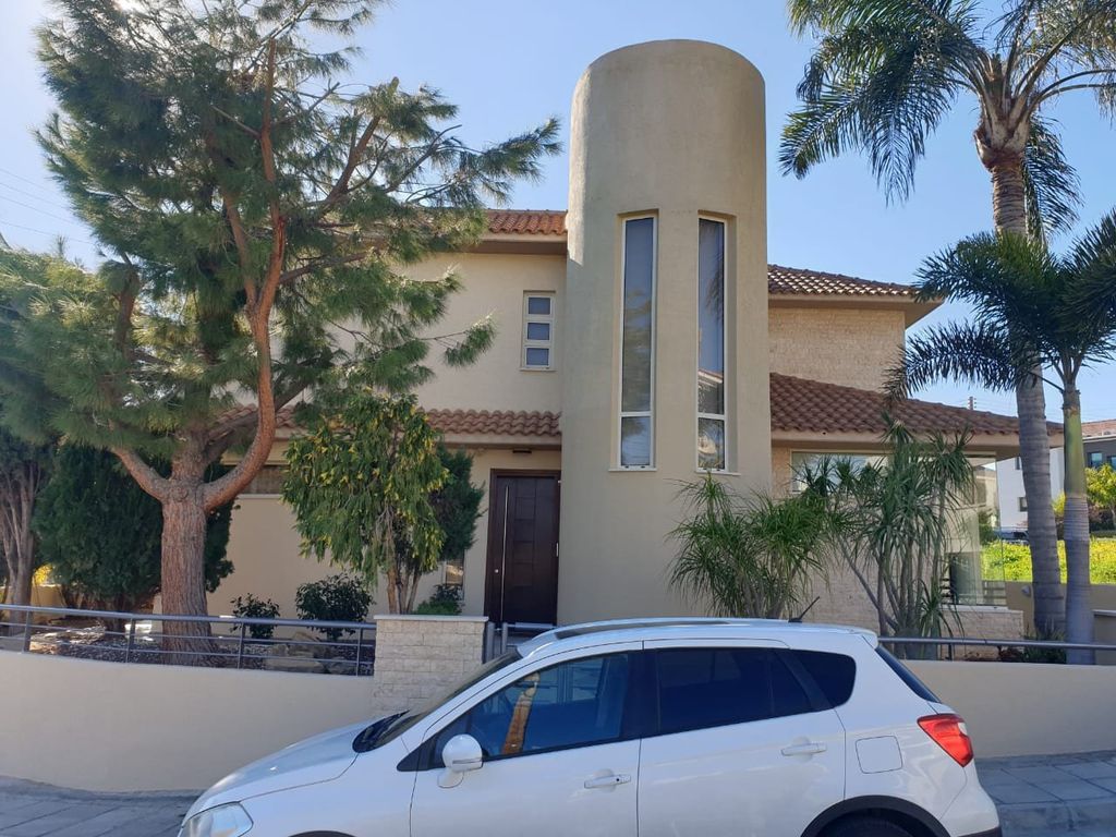 Property photo 1 of 20
