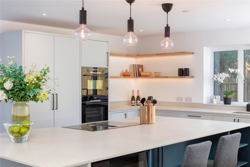 Property photo 3 of 17 Kitchen