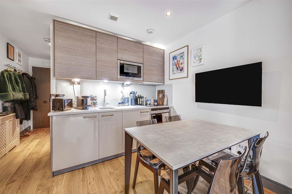 Property photo 3 of 13 Kitchen / Diner