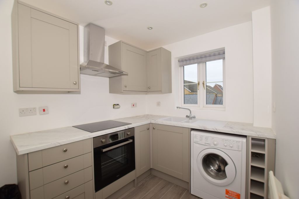 Property photo 2 of 8 Kitchen