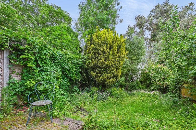 Property photo 3 of 9 Photo 4