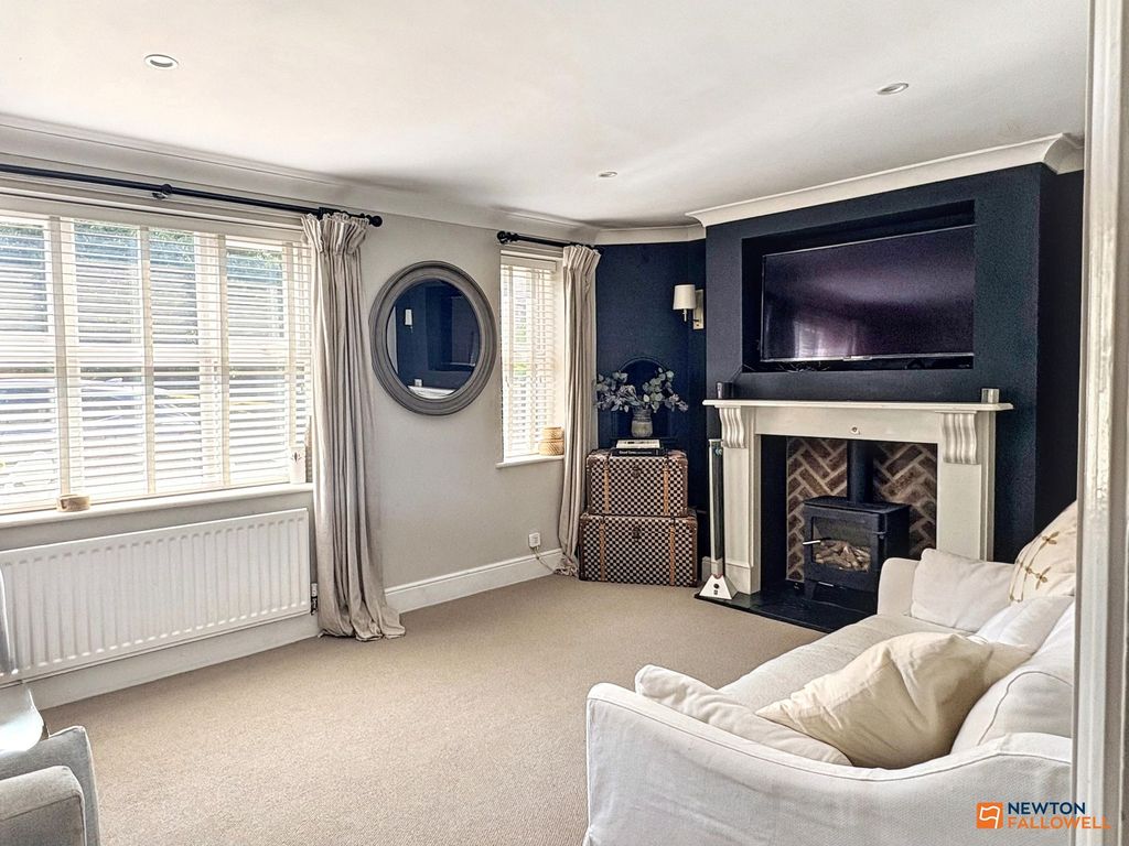 Property photo 2 of 35