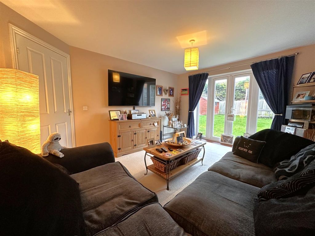 Property photo 2 of 17 Lounge 515