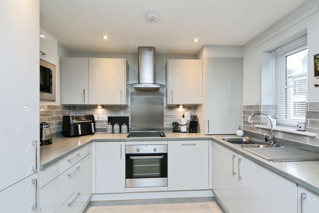 Property photo 3 of 17 Photo