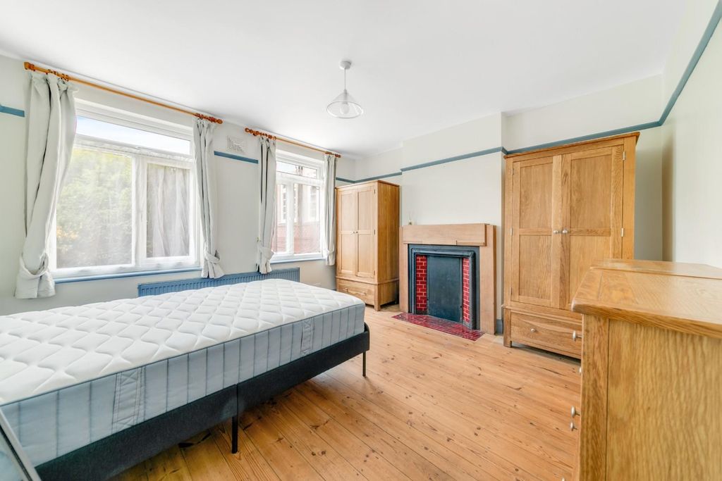 Property photo 3 of 11 86536-Jm-Propworld-11 Cheseman Court -36.Jpg