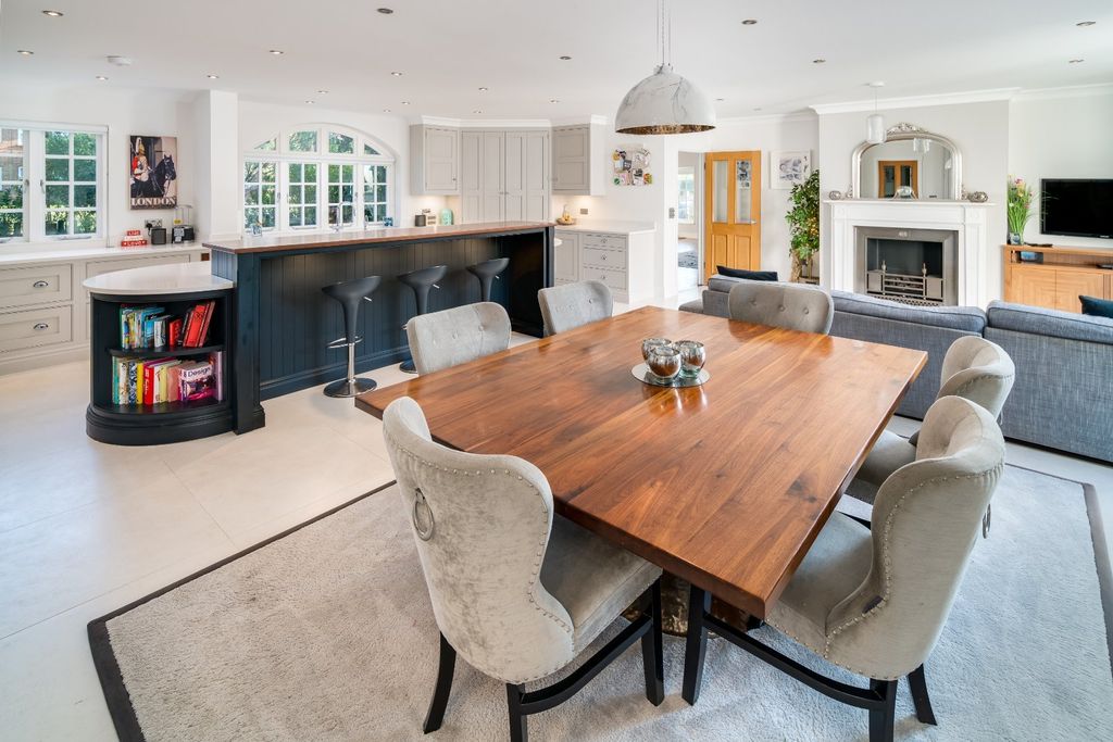 Property photo 2 of 11 Open Plan