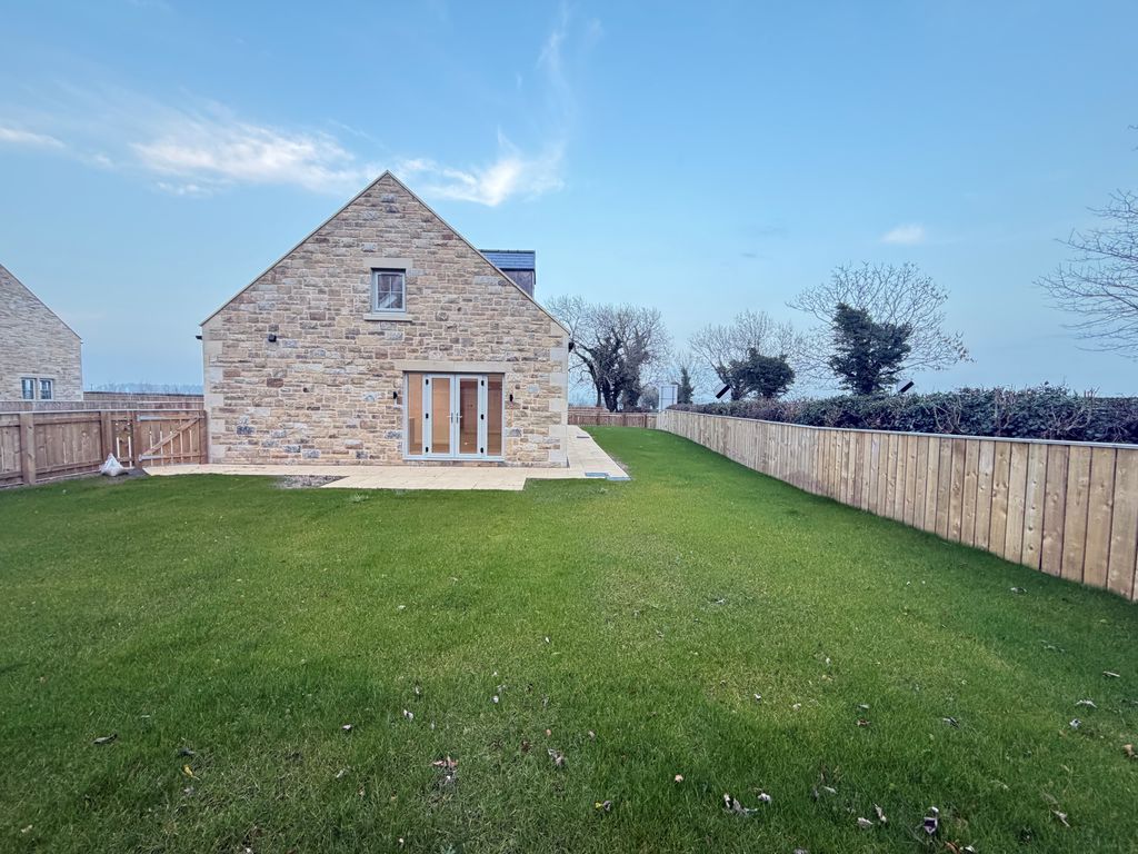 Property photo 3 of 17 Photo 23