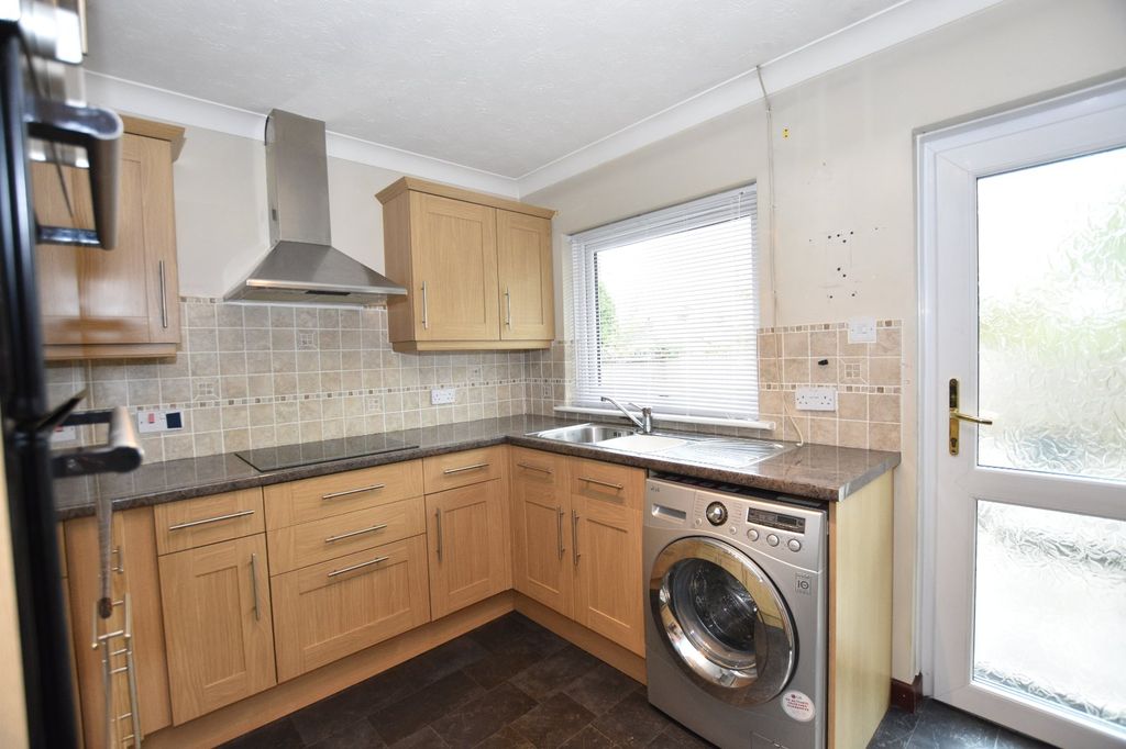 Property photo 2 of 18 Kitchen