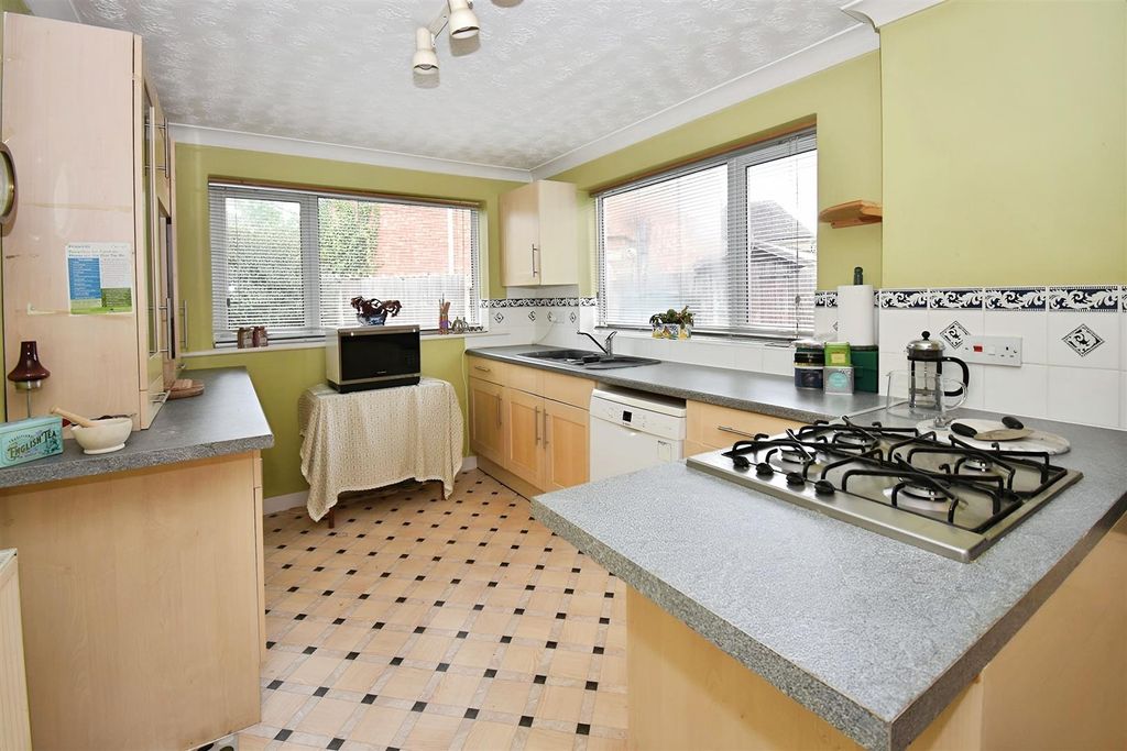 Property photo 3 of 22 B6B88429-Sml 20Kitchen 20Breakfast 20Room.Jpg