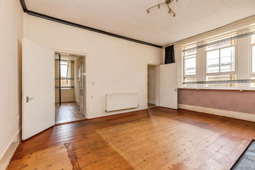 Property photo 3 of 21