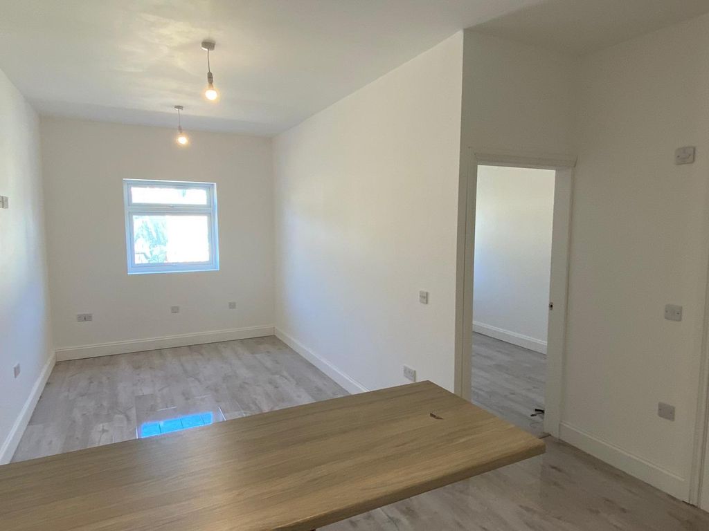 Property photo 3 of 7 Kitchen