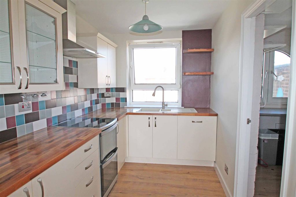 Property photo 1 of 11 Kitchen
