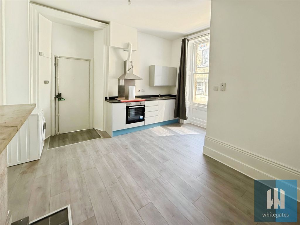 Property photo 2 of 5 Picture No. 11