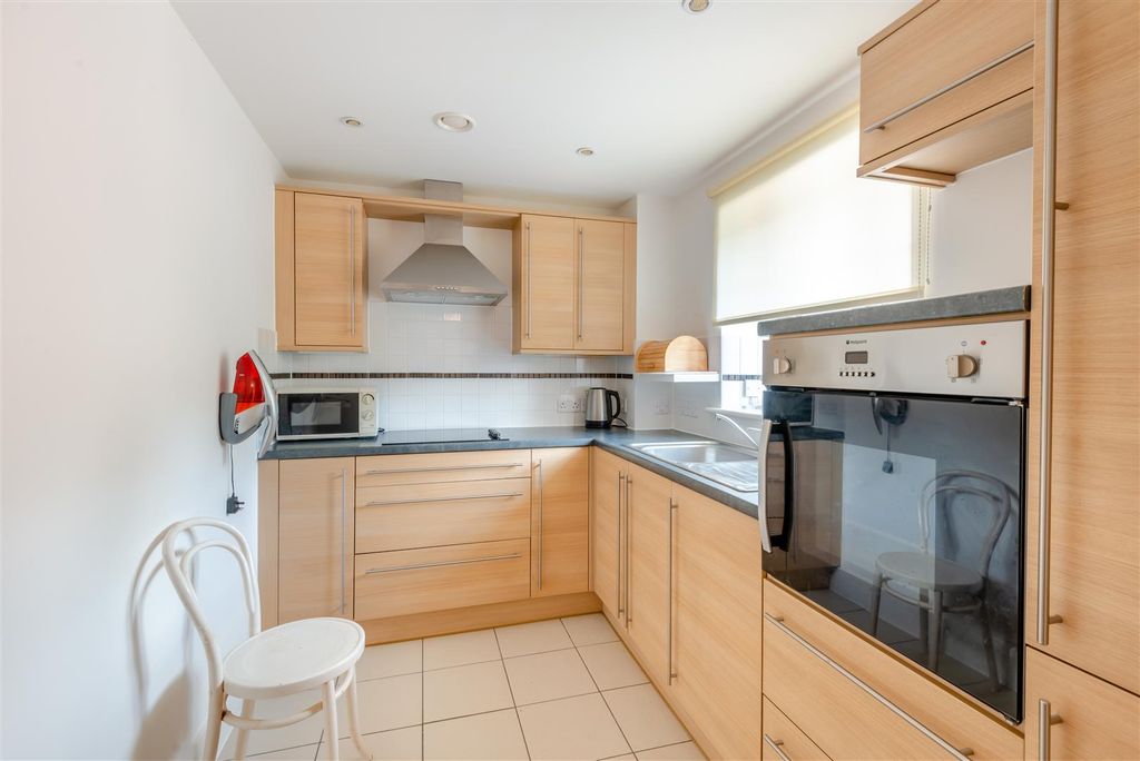 Property photo 3 of 8 8563431-Interior07.Jpg
