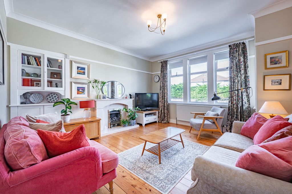 Property photo 3 of 44