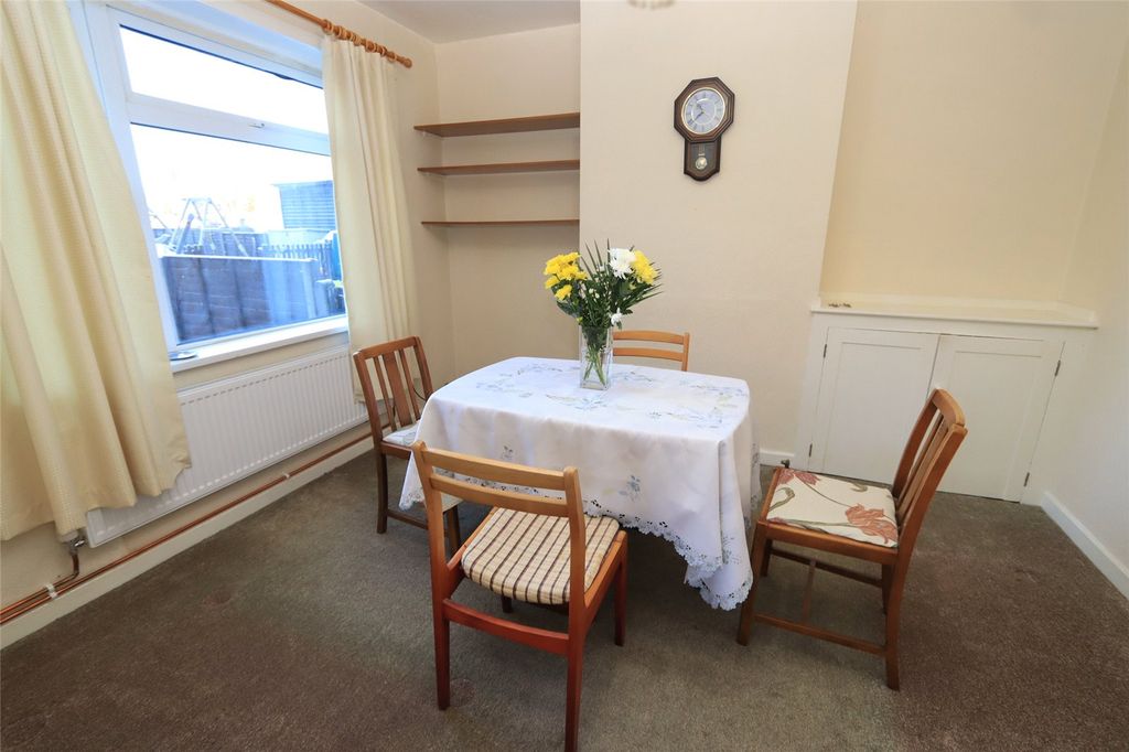 Property photo 3 of 11 Dining Room