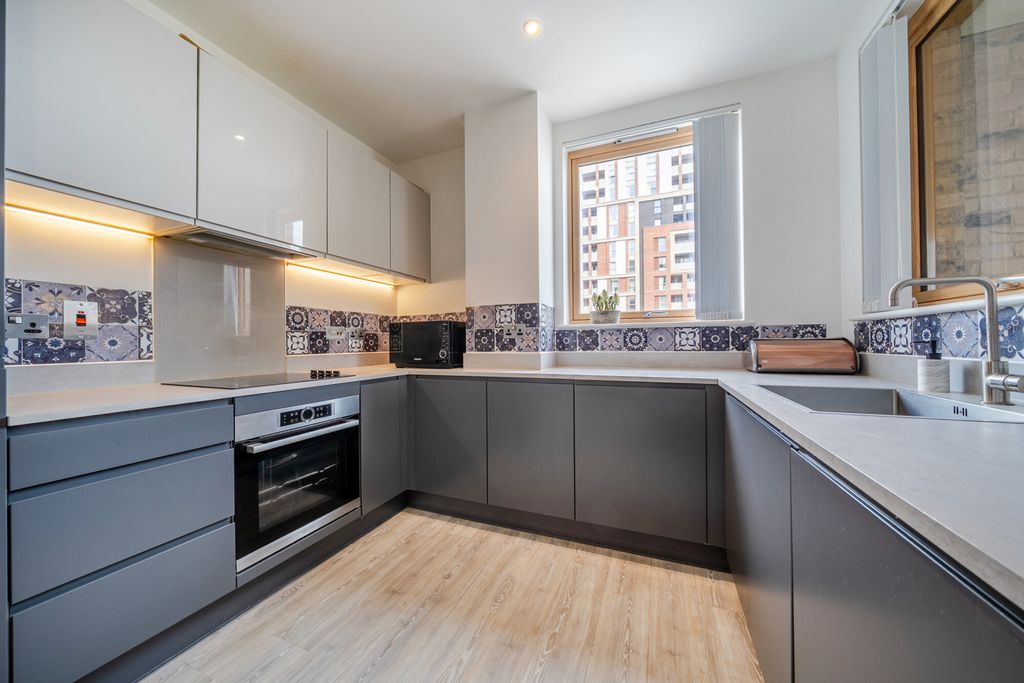 Property photo 2 of 18 Kitchen