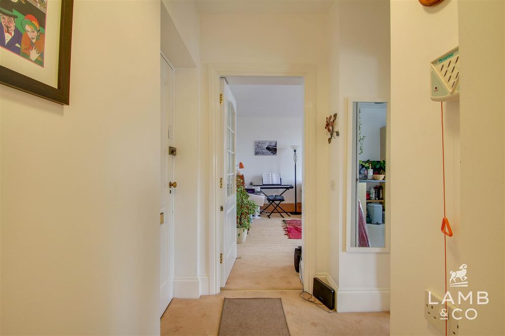 Additional image 8 of 1 bed flat for saleThe Esplanade, Frinton-On-Sea CO13