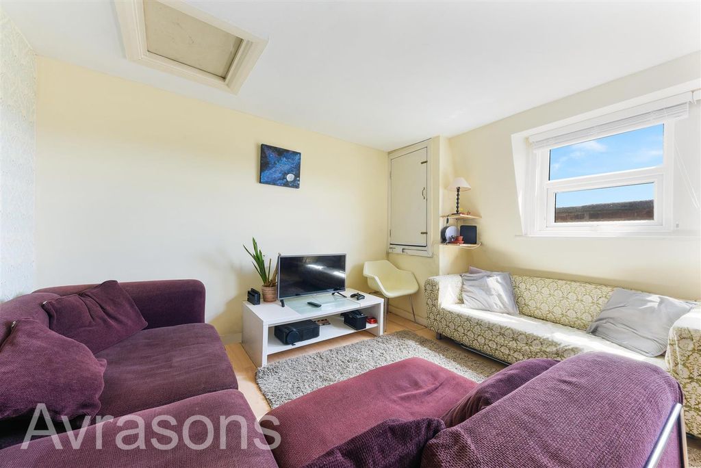 Property photo 1 of 10 Living Room